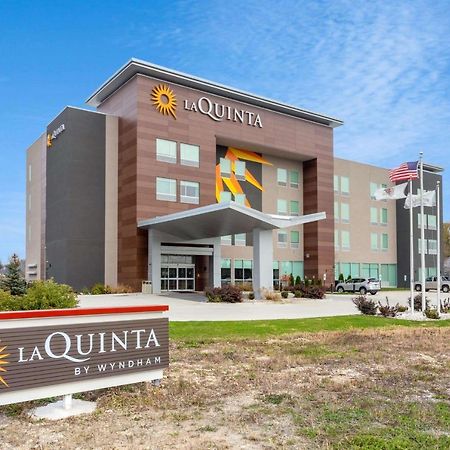 La Quinta Inn & Suites By Wyndham Shorewood 外观 照片