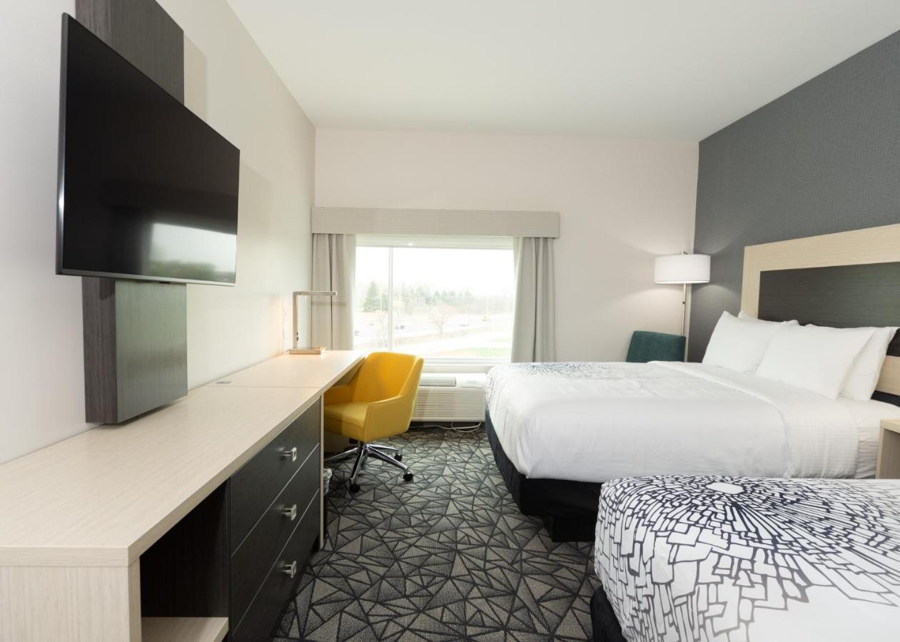 La Quinta Inn & Suites By Wyndham Shorewood 外观 照片