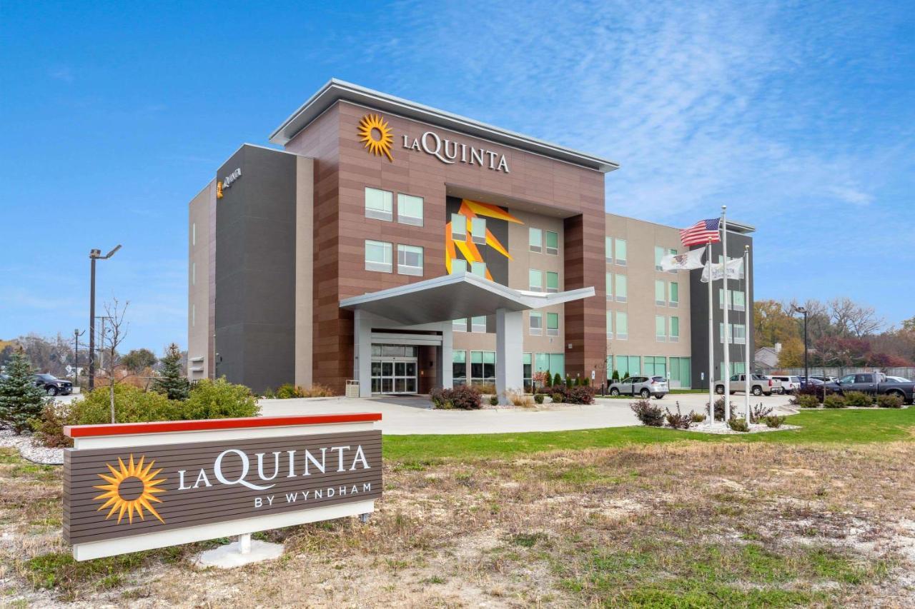 La Quinta Inn & Suites By Wyndham Shorewood 外观 照片