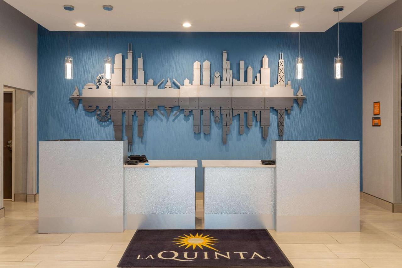 La Quinta Inn & Suites By Wyndham Shorewood 外观 照片