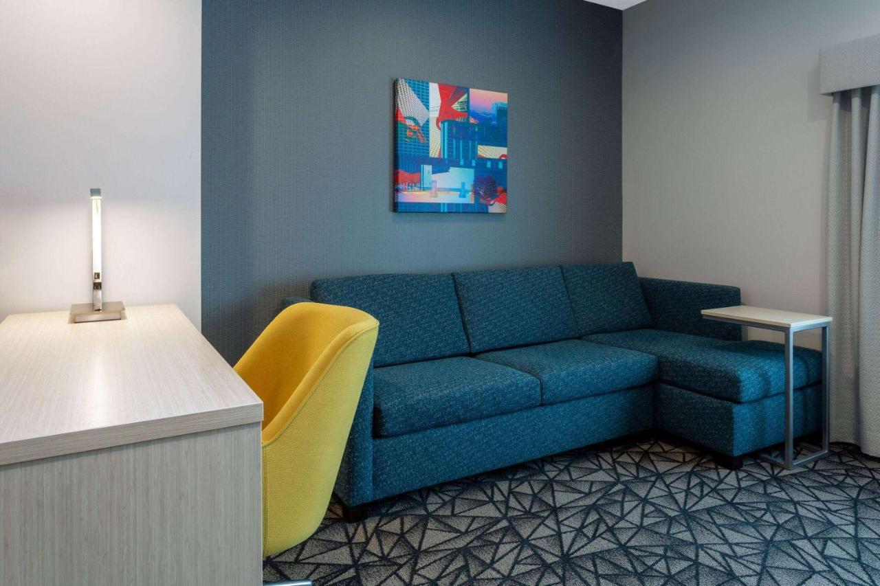 La Quinta Inn & Suites By Wyndham Shorewood 外观 照片