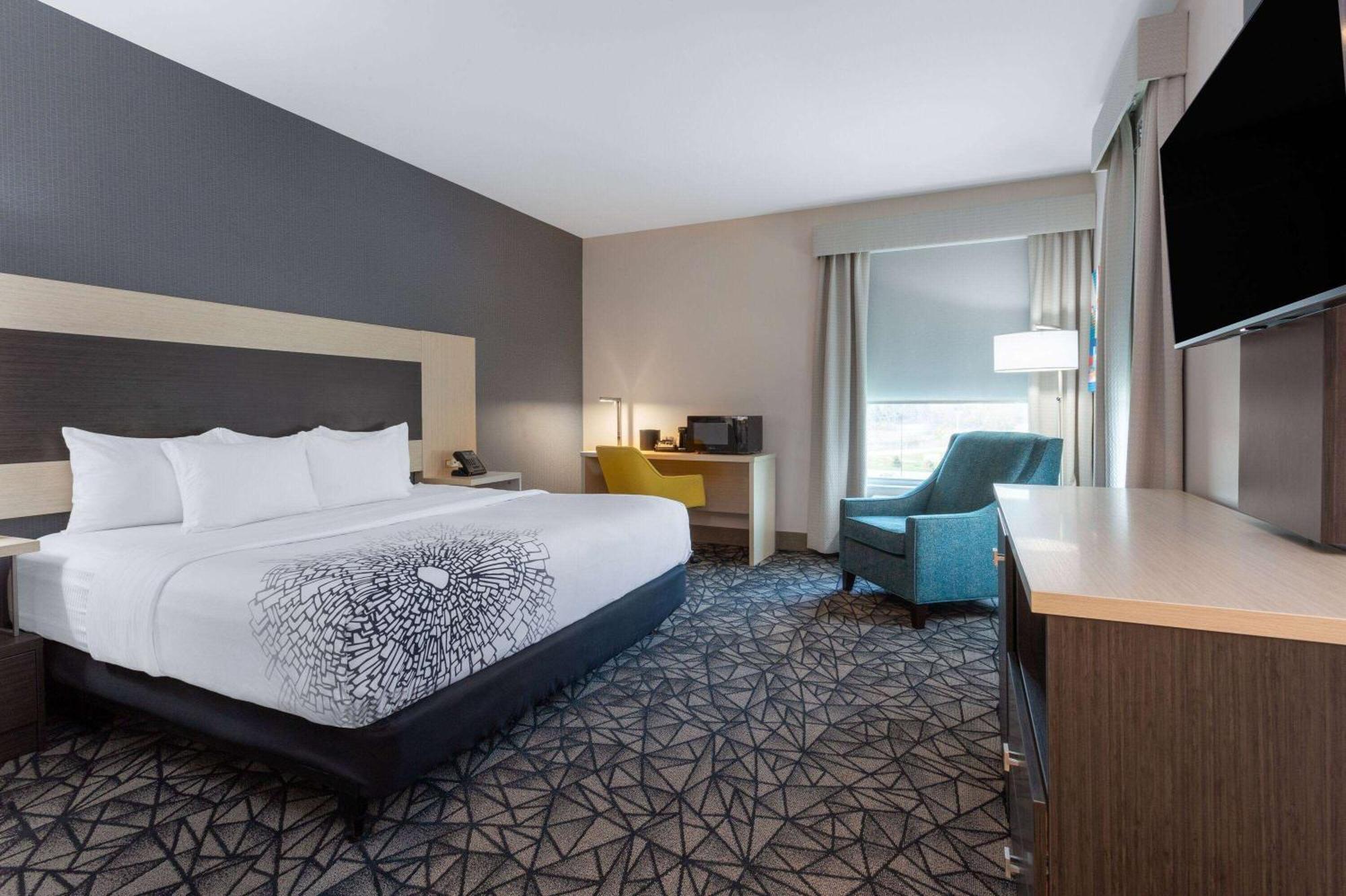 La Quinta Inn & Suites By Wyndham Shorewood 外观 照片